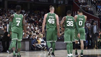  杰伦布朗爆发凯尔特人击败猛龙获连胜