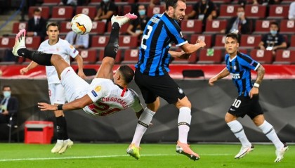  国际米兰门将低级失误导致欧联资格生变  